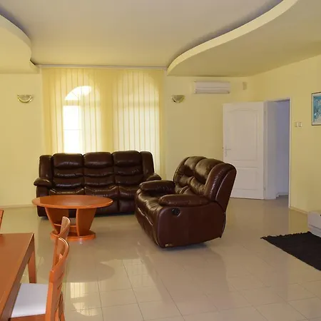 Eva Hotel 2*