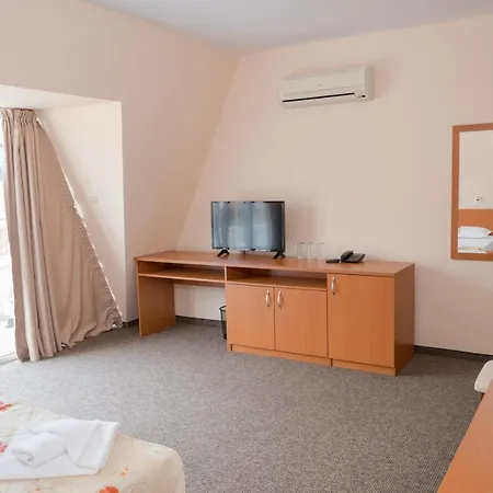 Eva Hotel 2*